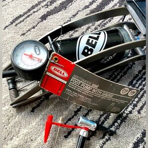 BELL Airstomper 200: Foot Pump with Gauge